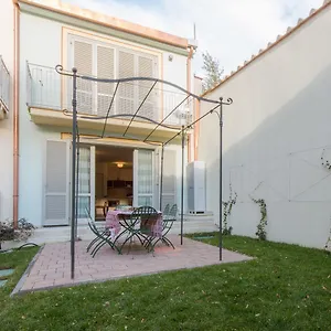 https://borgo-guelfo-7.it-tuscanyhotel.com